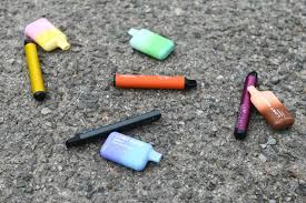 Disposable vs Refillable Vapes: Which One Is Right for You?